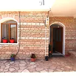 Lemon House Διαμέρισμα Εξαμίλιο